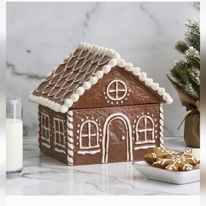 Pottery Barn, Gingerbread House Cookie Jar! BNIB!